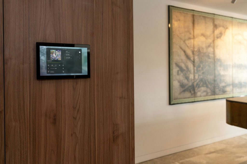 Control4 In-Wall Touch Panel Control